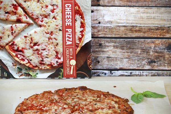 Ostpizza med blomkålsskorpa |  trader joe's glutenfria livsmedel